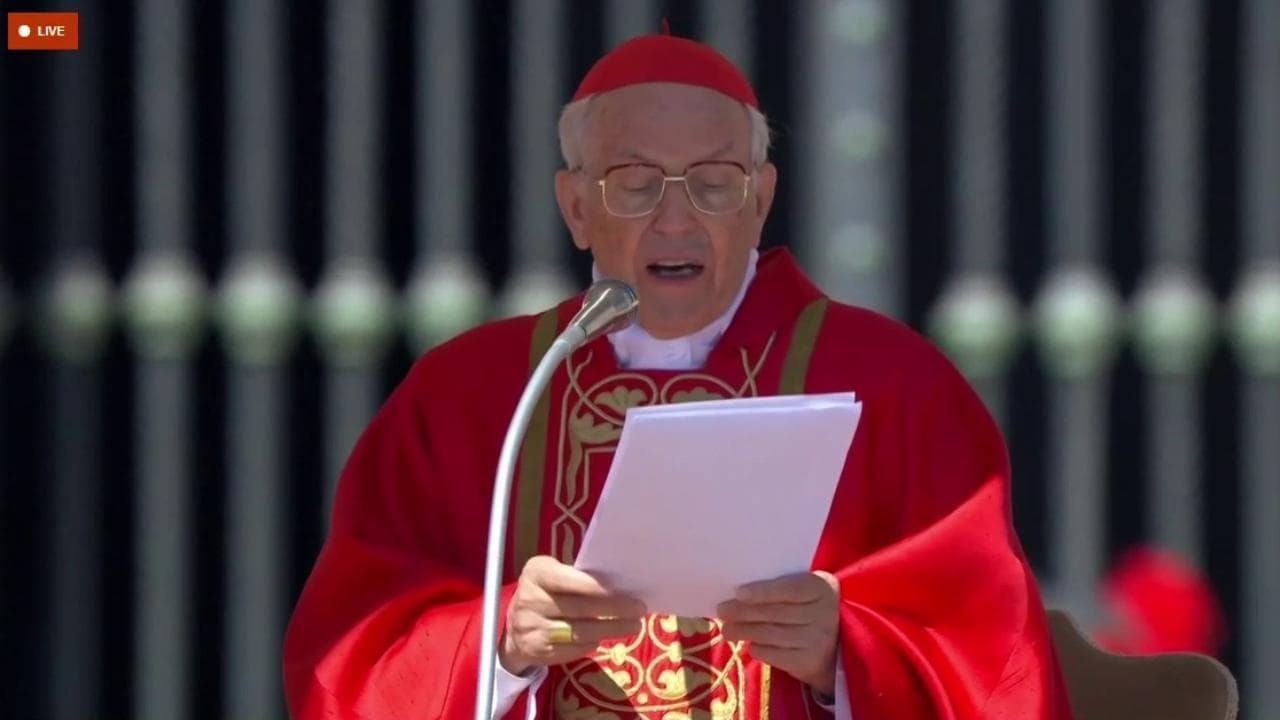 Funerali Papa Francesco, il Cardinale Re: "E' stato il pontefice degli ultimi della Terra"