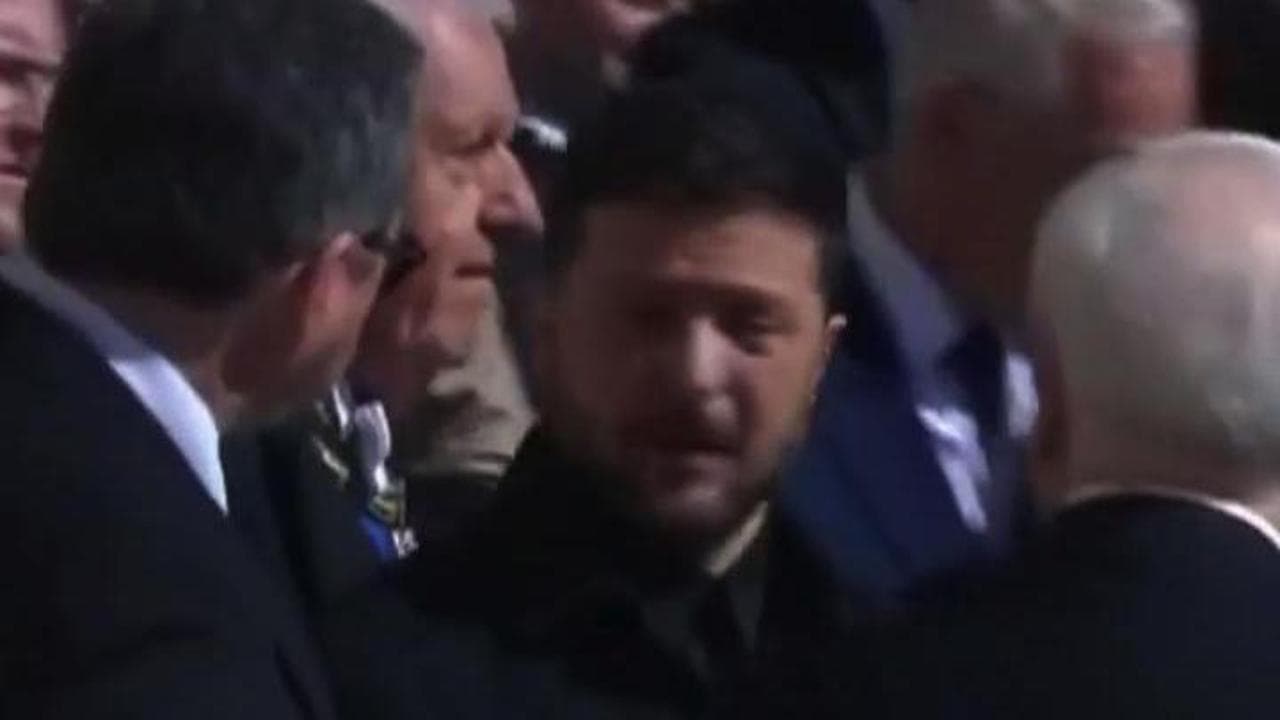 Funerale di papa Francesco: l'applauso della folla per l'arrivo di Zelensky