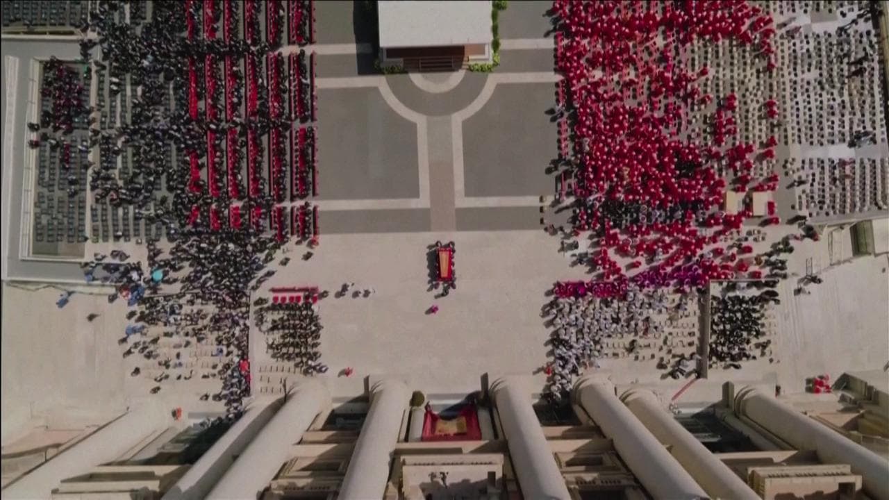 La bara di papa Francesco lascia San Pietro: le straordinarie immagini dall'alto