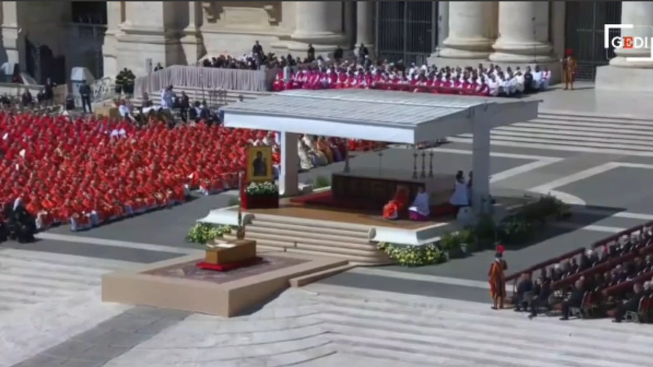 Speciale: i funerali e il corteo funebre di Papa Francesco, con le firme di Repubblica - l'integrale