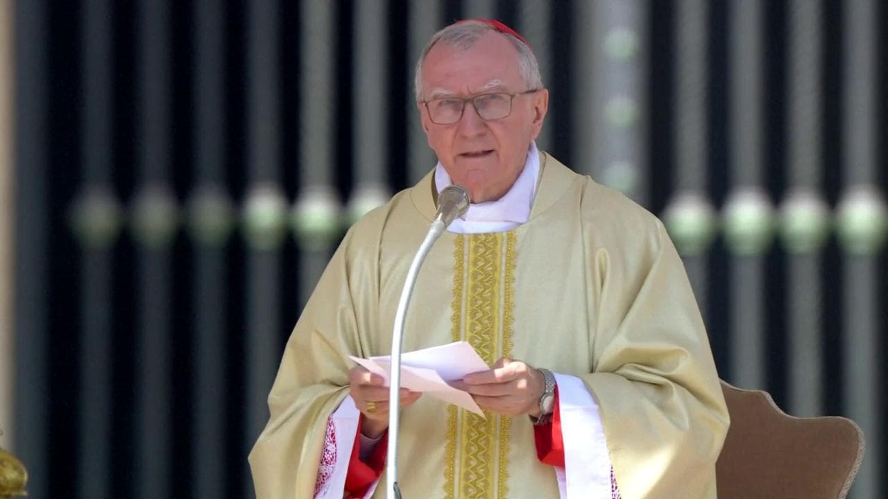 Messa per Papa Francesco, Parolin ai giovani del Giubileo: "La Chiesa è con voi, non siete soli"