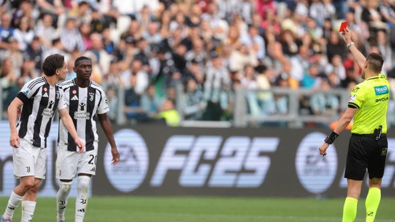 Il momento dell'espulsione di Yildiz