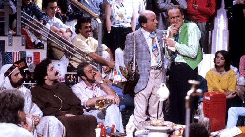 Quelli della notte”, quando la tv insegnava l'arte di vivere e di sorridere  - la Repubblica