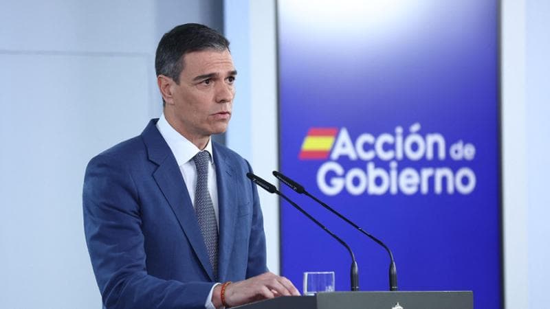 Scatta lo stato d’emergenza in Spagna, Sánchez: “Non uscite di casa”. Al buio anche il Portogallo