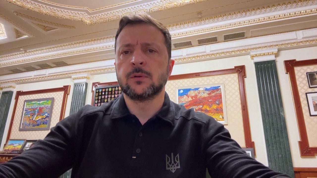 Zelensky: "No a un cessate il fuoco per garantire tranquillità alle parate di Putin"