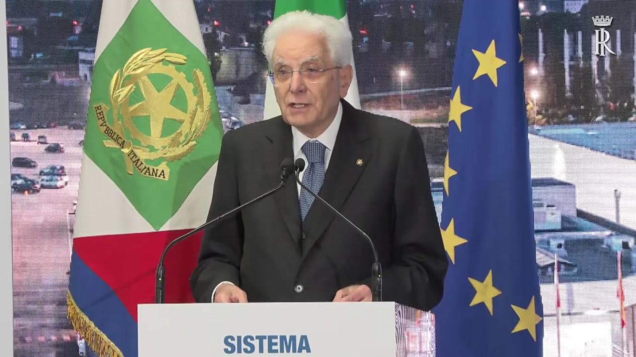 Mattarella: "Salari inadeguati sono un grande problema per l'Italia"