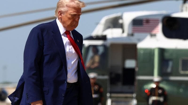 Dazi, Trump: “La Cina vuole un accordo come noi, sarà equo. Chi non produrrà auto negli Usa sarà massacrato”