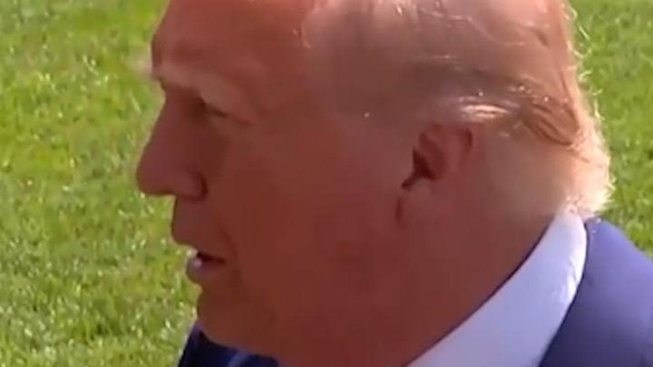 Trump show: "Mi piacerebbe essere Papa". Poi sul Conclave: "Non ho preferenze" ma indica Dolan
