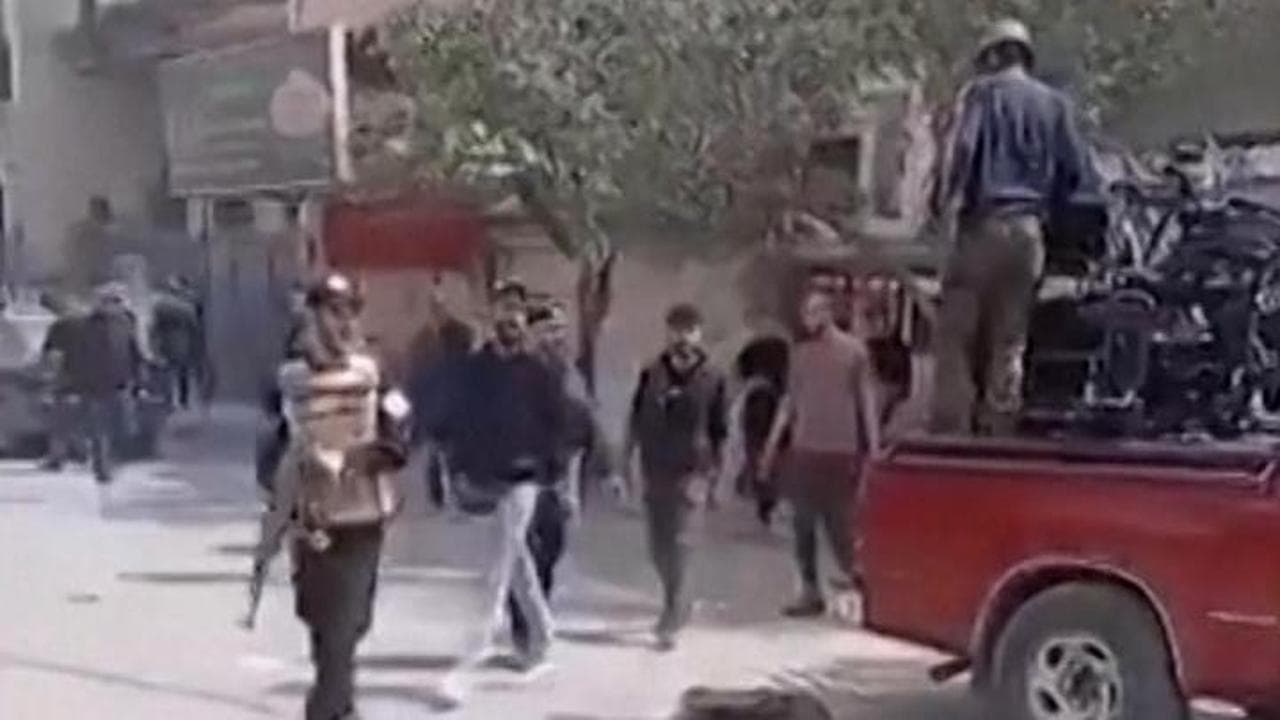 Siria, scontri armati tra lealisti e drusi vicino a Damasco. Il governo: "Morti 16 soldati"