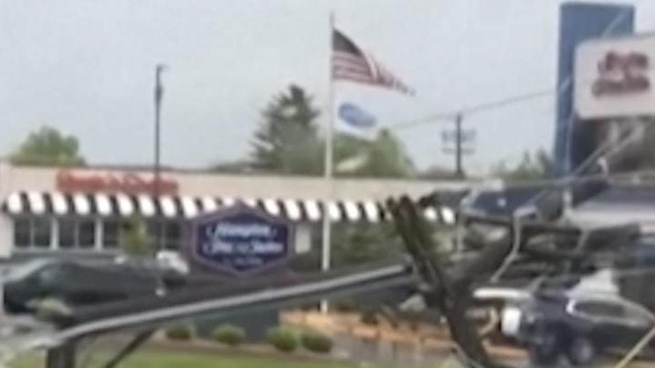Tempesta violenta colpisce il Missouri: raffiche fino a 146 km/h e 50 mila case senza luce
