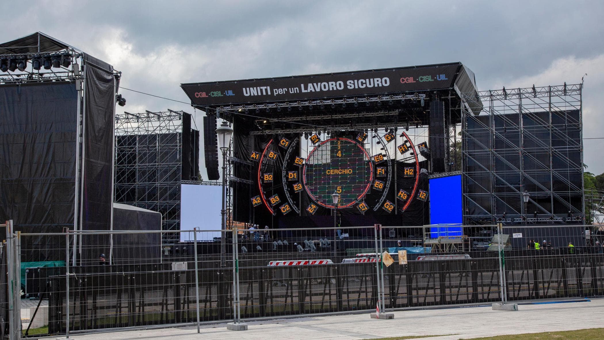 a che ora inizia il concerto di ultimo