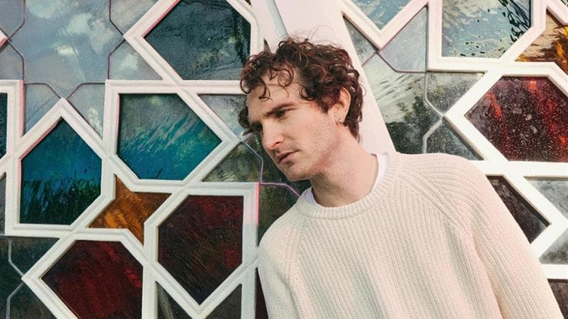 “Schegge” di Giorgio Poi: il nuovo disco tra nostalgia, elettronica e poesia fragile