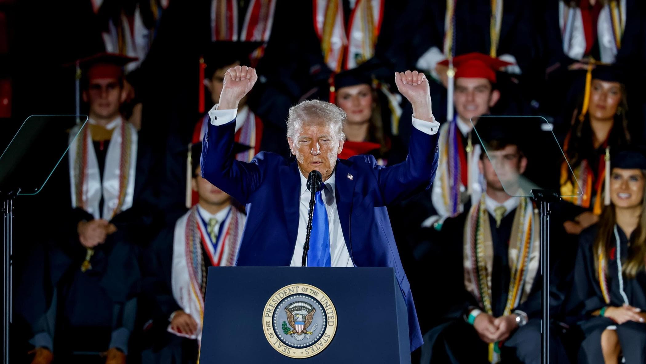 Trump öğrencilere: “İnternet tycoons şimdi kıçımı öpüyor”
