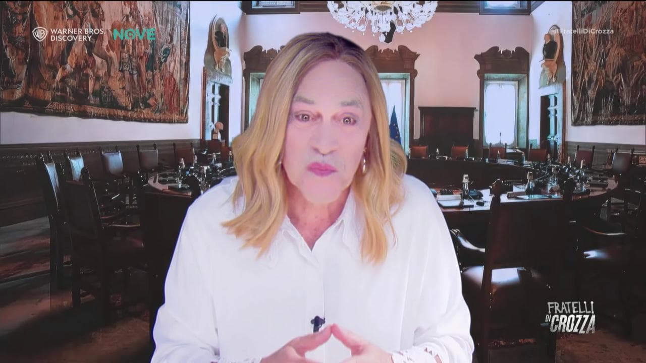Crozza-Meloni: “Che te frega dei salari bassi? Conta la dinamica”