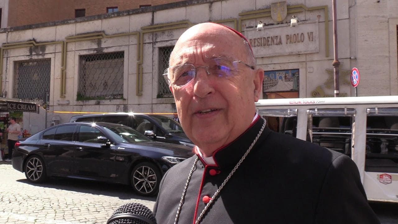 Conclave, la sfilata dei cardinali. "Nuovo Papa? Dovremmo farcela entro due, tre giorni"