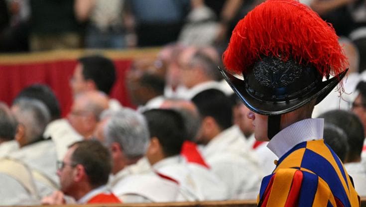 La messa in suffragio di papa Francesco nel quinto giorno dei Novendiali