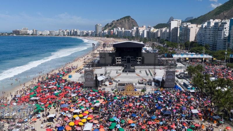 Lady Gaga, Rio de Janeiro si prepara per il grande concerto della star sulla spiaggia di Copacabana