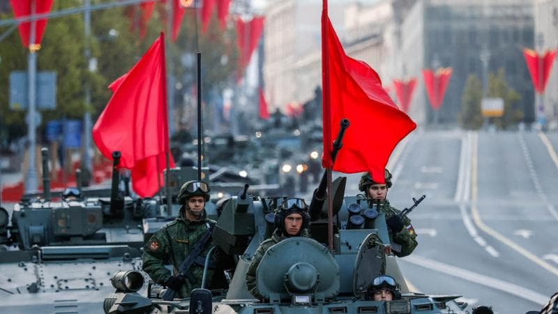 Scontro Russia-Ucraina sulla parata a Mosca: “Kiev sparirà se provoca”