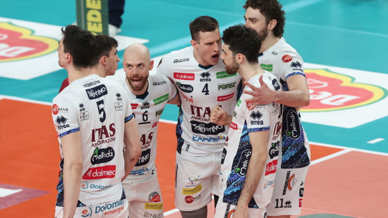 I giocatori della Itas Trentino durante gara-3 con la Lube Civitanova (foto Legavolley)
