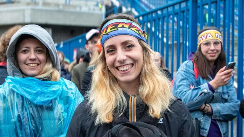 Milano, fan in attesa del concerto di Jovanotti