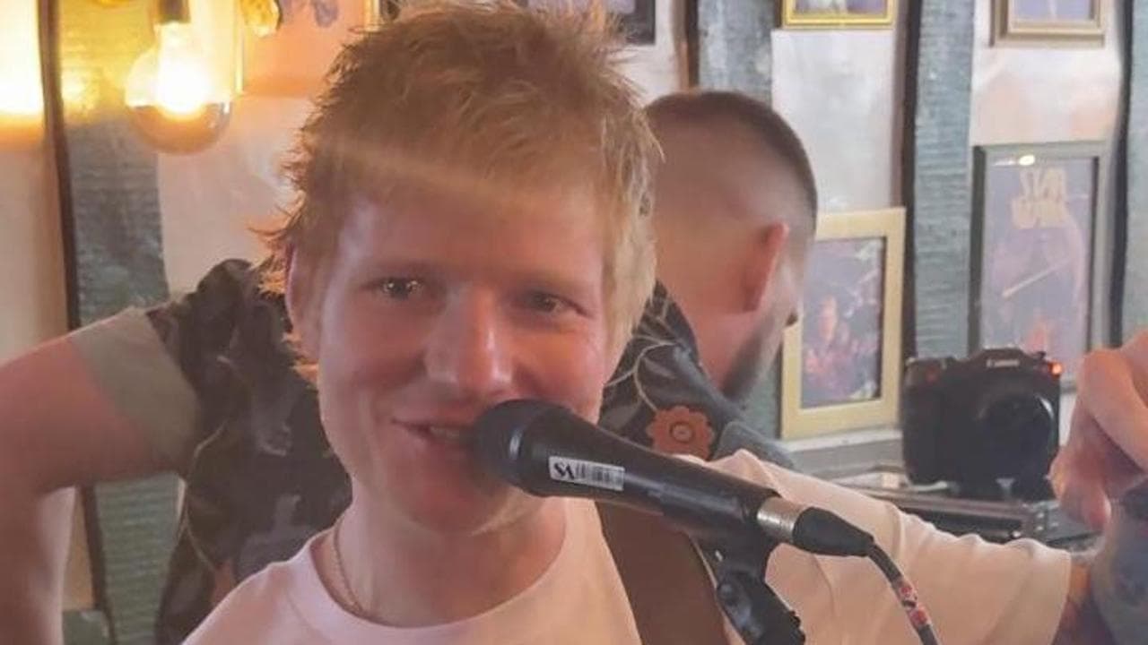 Ed Sheeran, l'esibizione al pub davanti a 50 fan