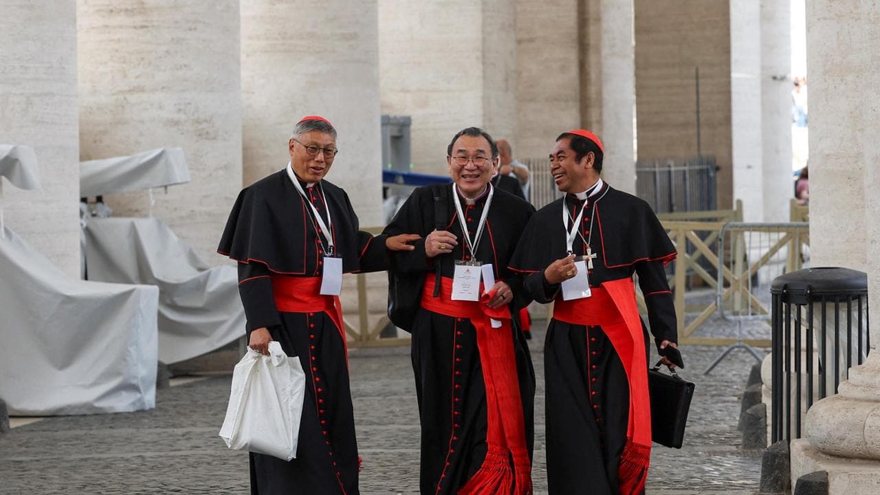 Da sinistra i cardinali: Stephen Chow Sau-yan, Tarcisio Isao Kikuchi e Virgilio do Carmo da Silva