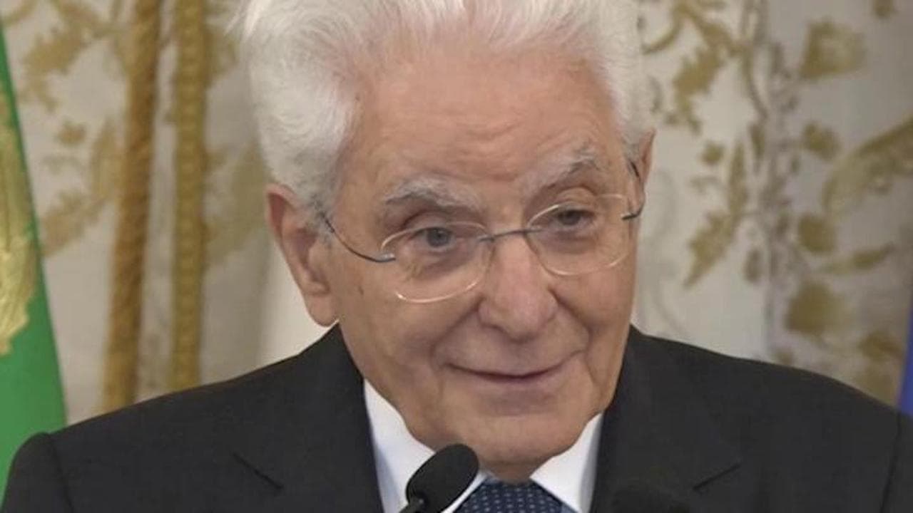 Mattarella: "Grave errore lasciare all'Intelligenza artificiale la scelta di vita o di morte"