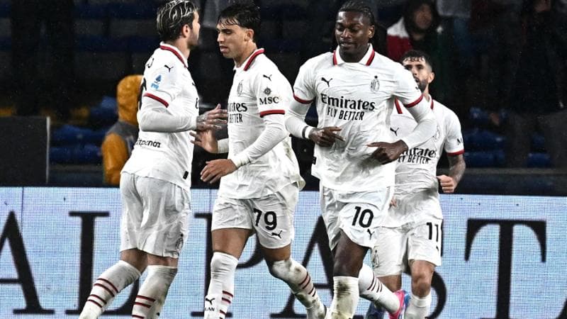 Leao esulta dopo il gol al Genoa