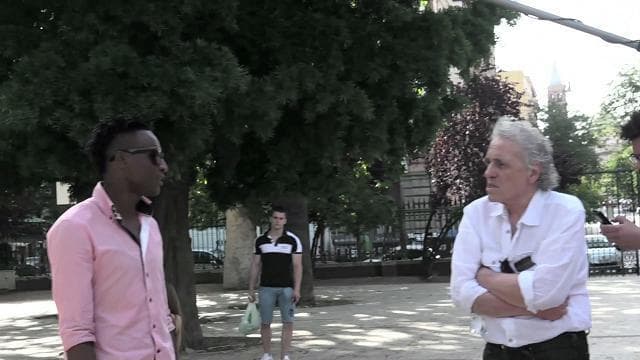 Abel Ferrara durante le riprese del documentario "Piazza Vittorio"
