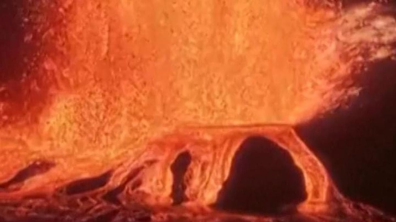 Lo spettacolo del vulcano Kilauea in timelapse: lava fino a 90 metri d'altezza
