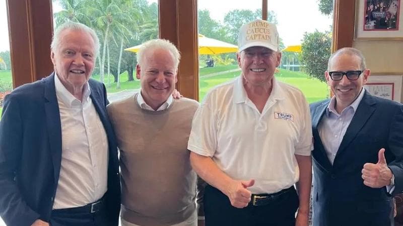 John Voight con il Presidente Trump e i suoi produttori