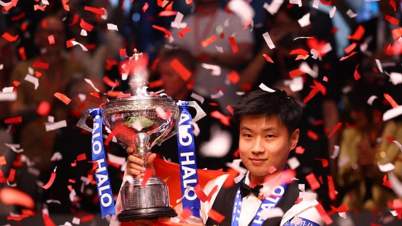 Zhao Xintong, l’eroe del biliardo che fa sognare la Cina: è il primo a vincere i mondiali di snooker