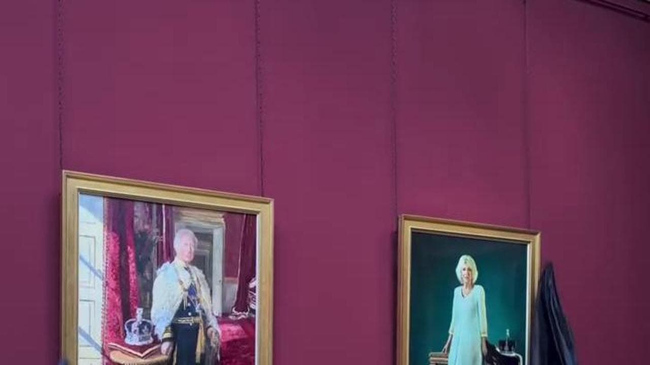 Londra, Re Carlo e la Regina Camilla svelano i loro nuovi ritratti alla National Gallery