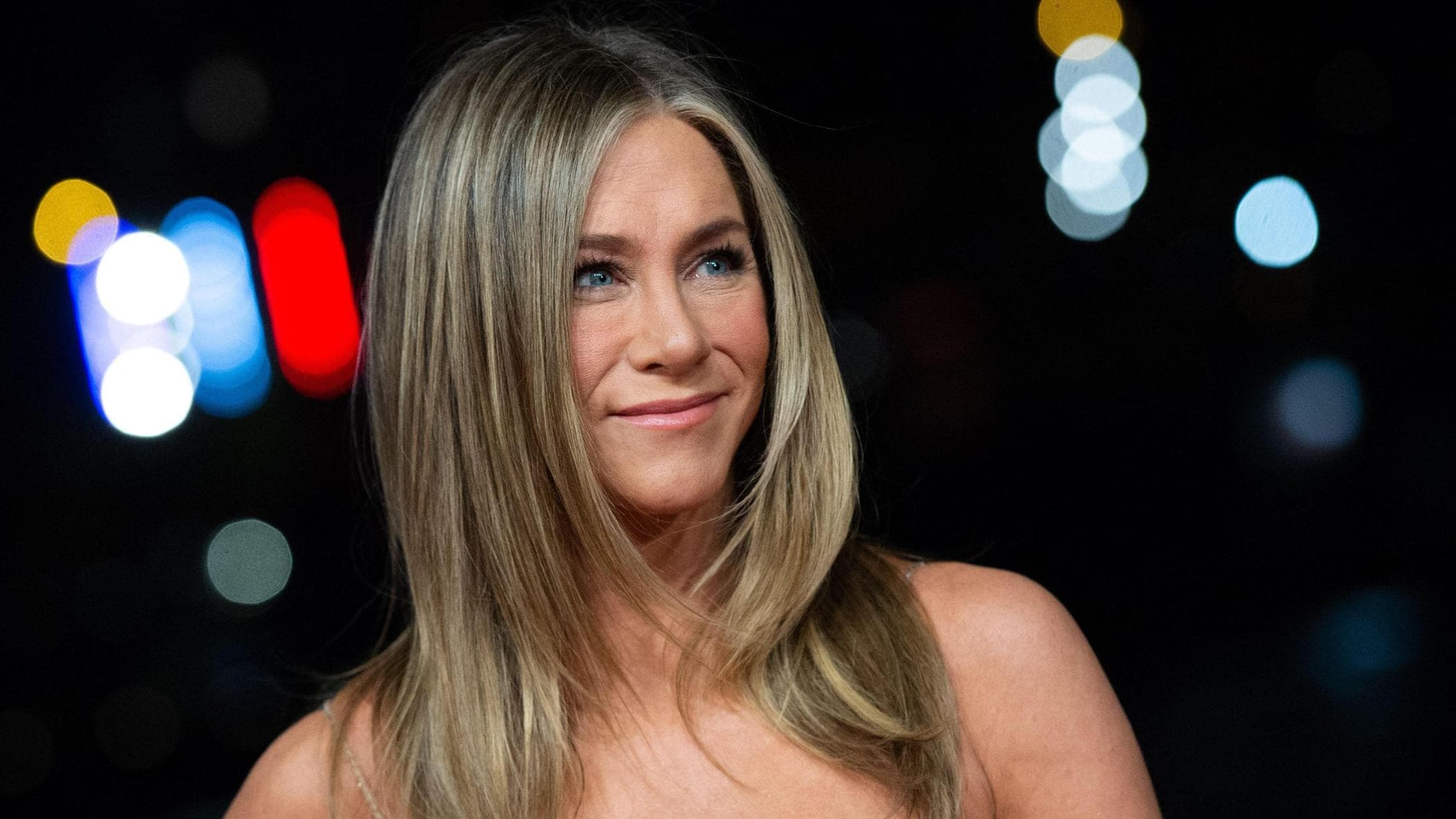 paura-per-jennifer-aniston-un-auto-sfonda-il-cancello-della-sua-casa