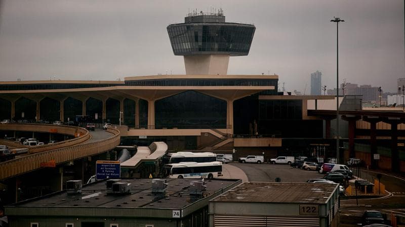 “Perso il contatto con gli aerei in volo per New York”: il caso del blackout dello scalo di Newark