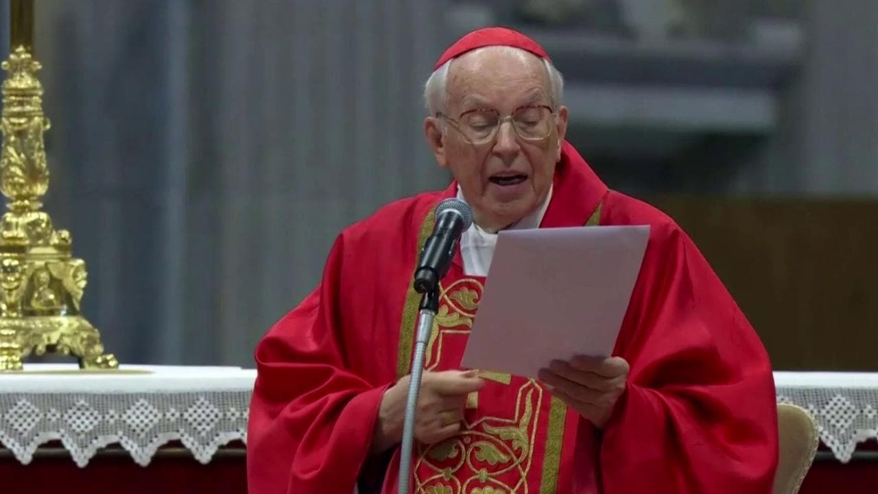 Conclave, il cardinale Re: "Scelta di massima responsabilità in tempi difficili e tormentati"