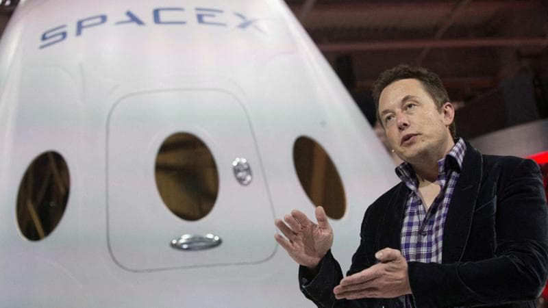 La profezia di Musk: “Il sole esploderà, salverò l’uomo dall’estinzione portandolo su Marte”