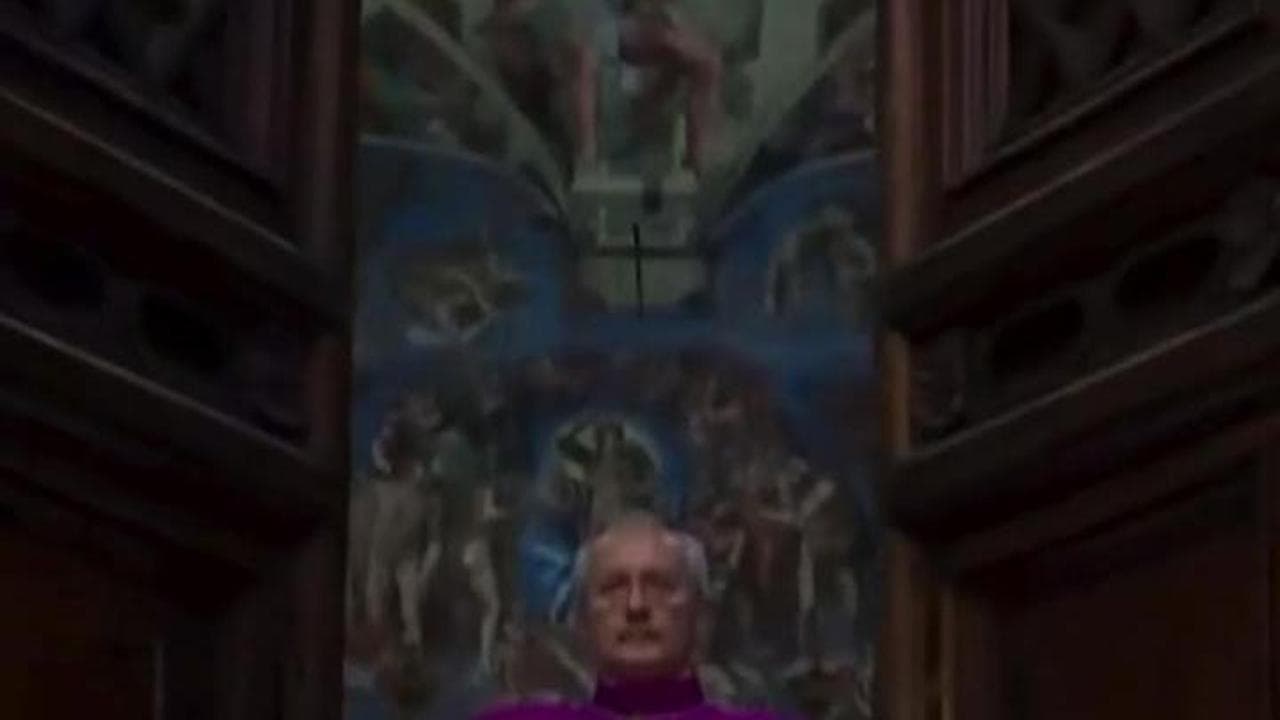 "Extra Omnes": il suono delle porte della Cappella Sistina che si chiudono. Inizia il Conclave