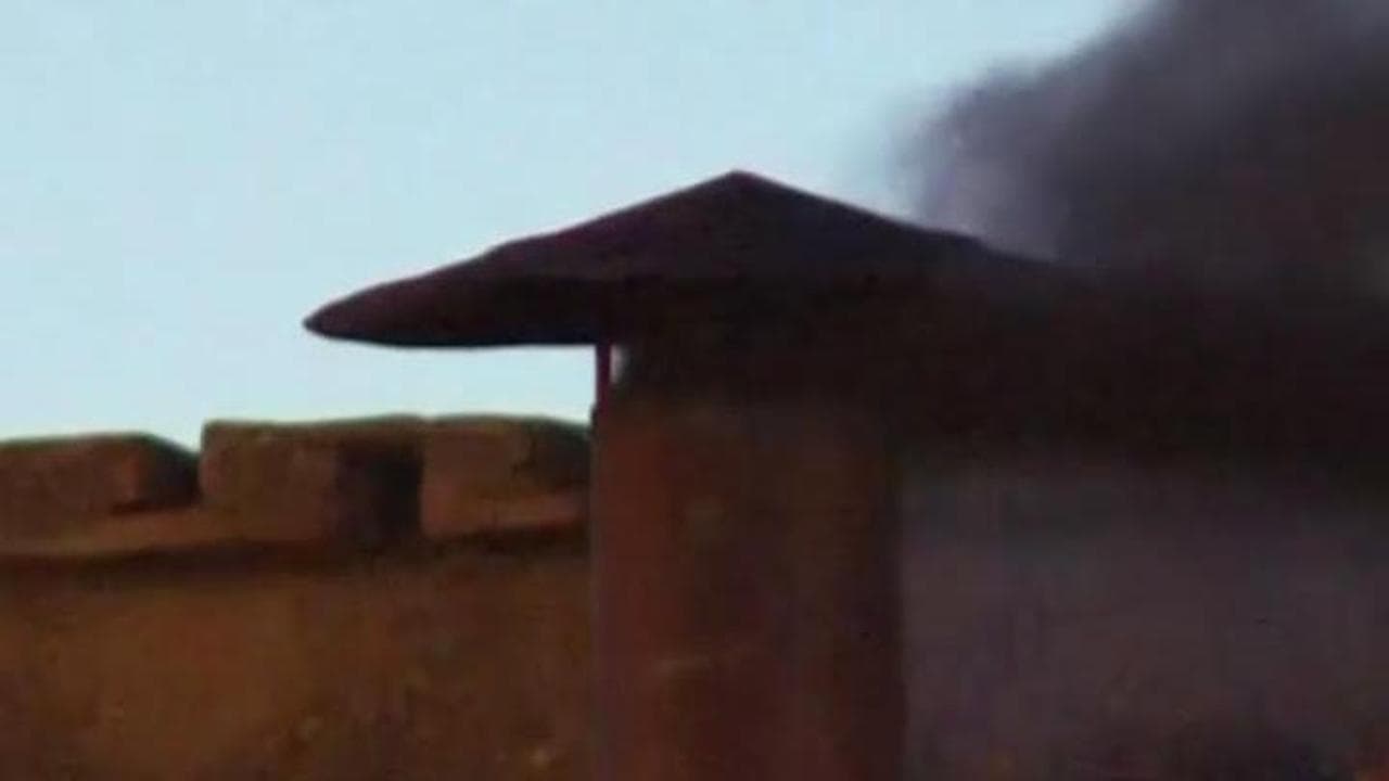 Conclave, la fumata nera dopo la prima votazione