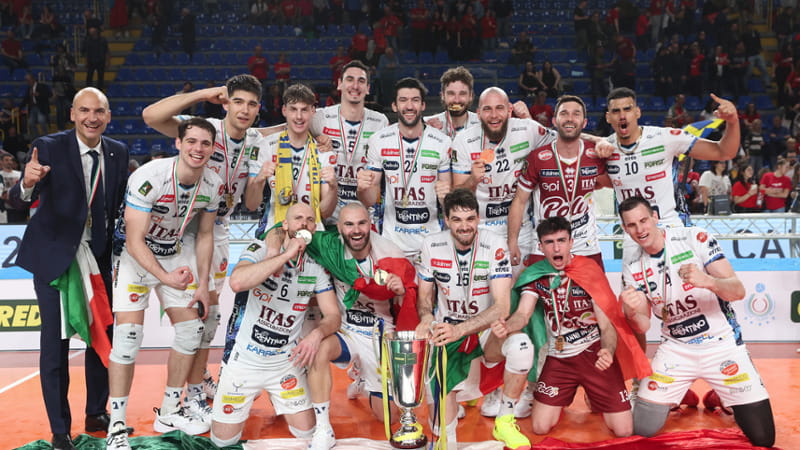 La festa dei giocatori della Itas Trentino (foto legavolley)