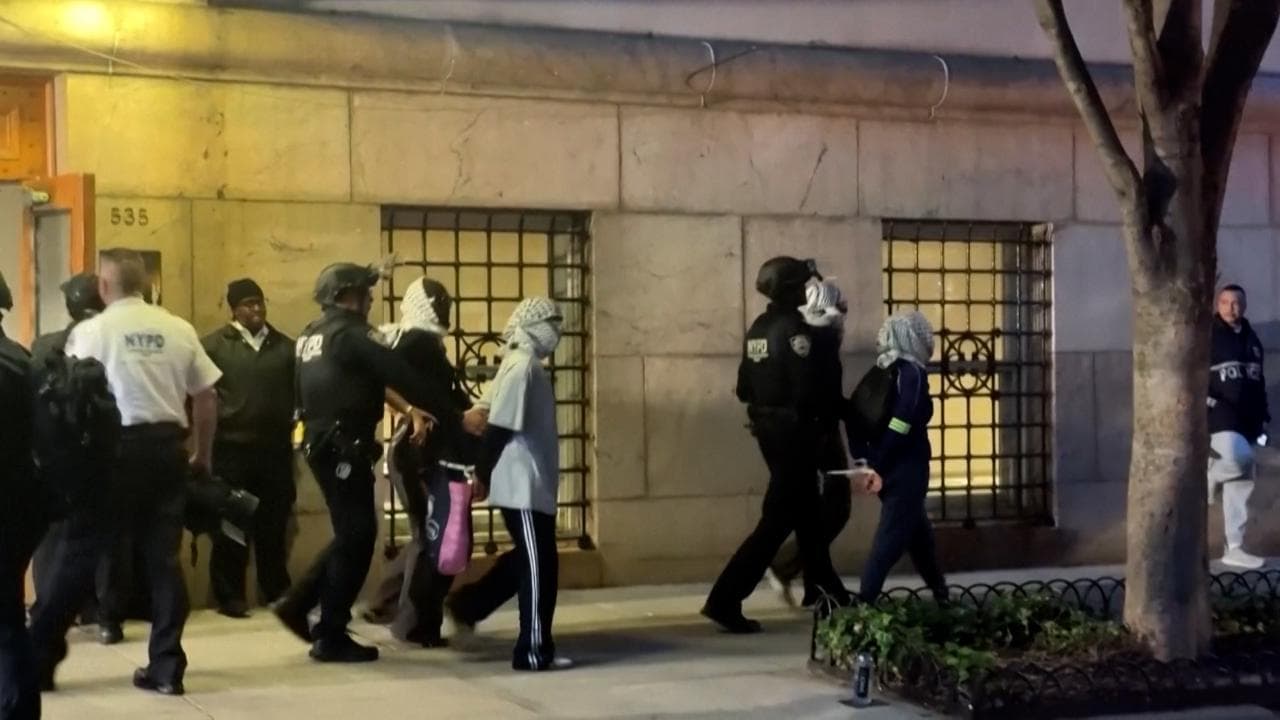 New York, manifestanti filopalestinesi occupano la biblioteca della Columbia University: 70 fermi