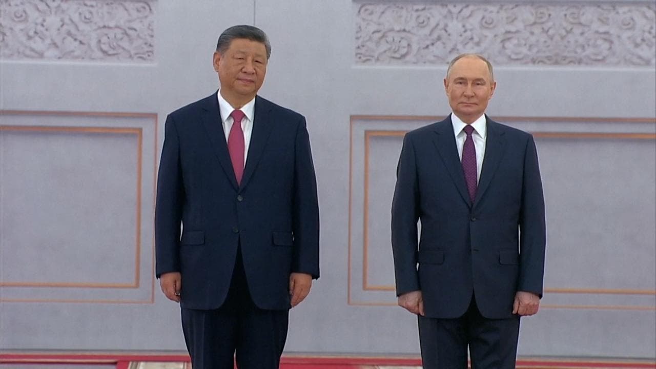 Russia: Il presidente cinese Xi al Cremlino, stretta di mano e sorrisi con Putin