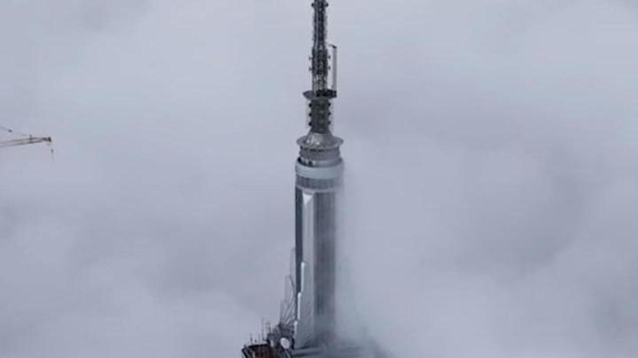New York "scompare" avvolta dalla nebbia: le suggestive immagini dal drone