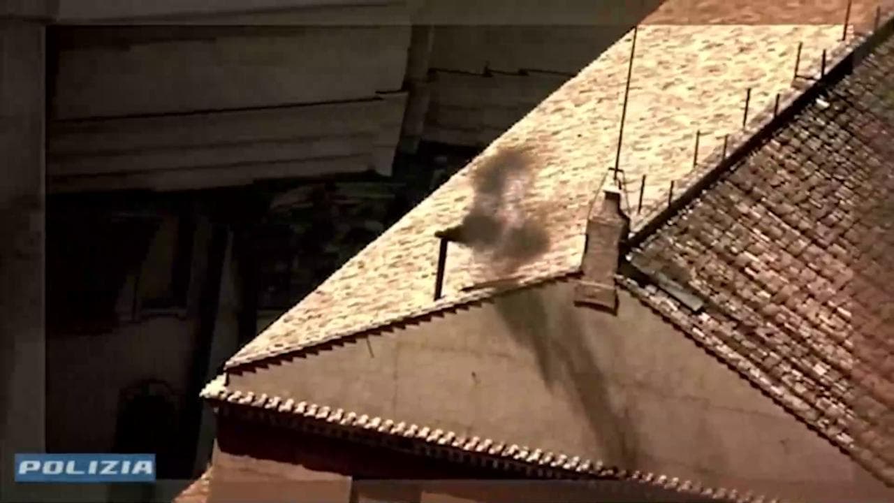 Conclave, la seconda fumata nera vista dall'elicottero della polizia
