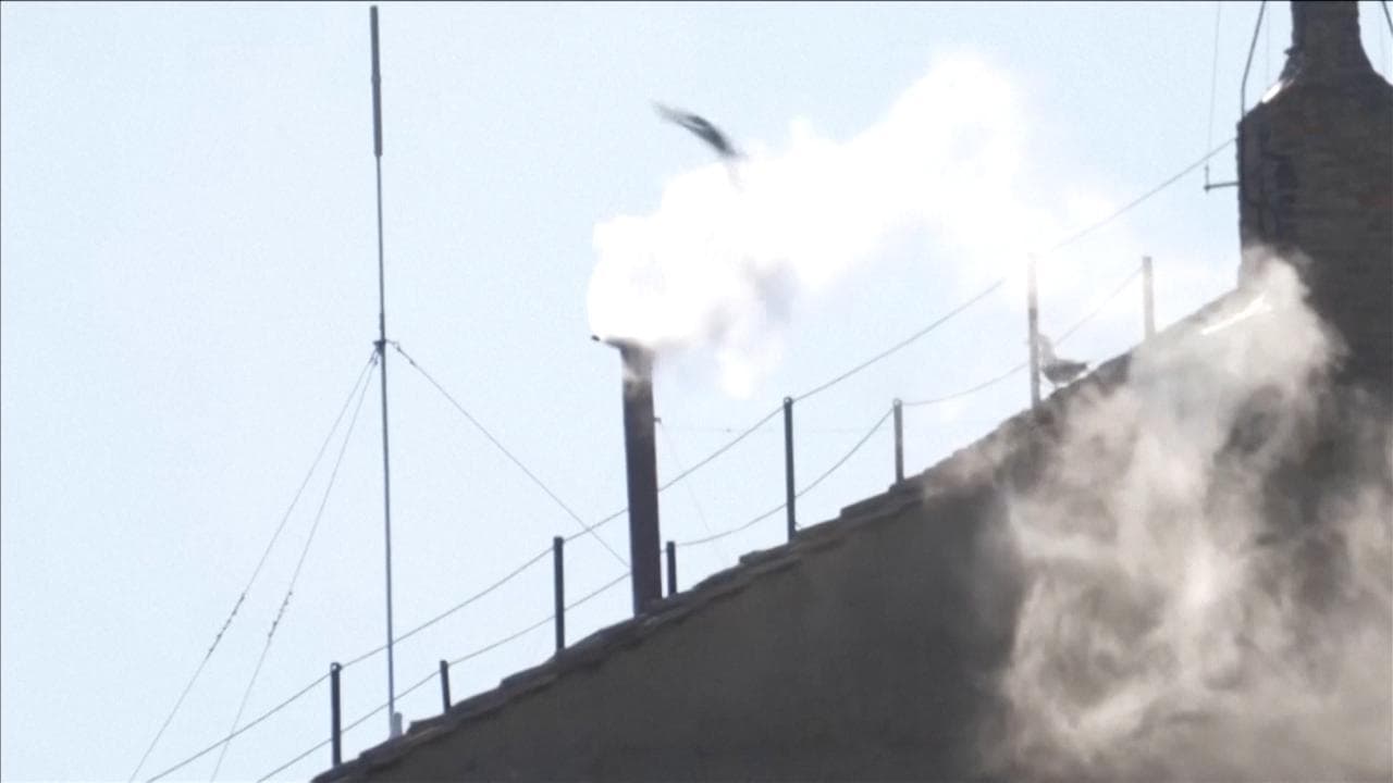 Conclave: fumata bianca, il boato tra la folla e le campane a festa