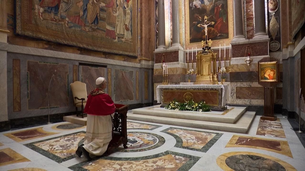 Papa Leone XIV, l'applauso dei cardinali e la preghiera