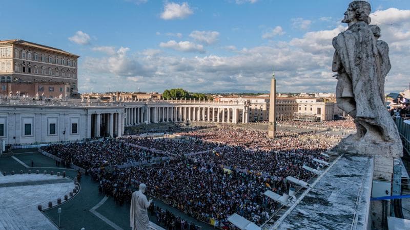 In piazza lo smarrimento poi la festa dei 150mila: “Sarà un nuovo Francesco”