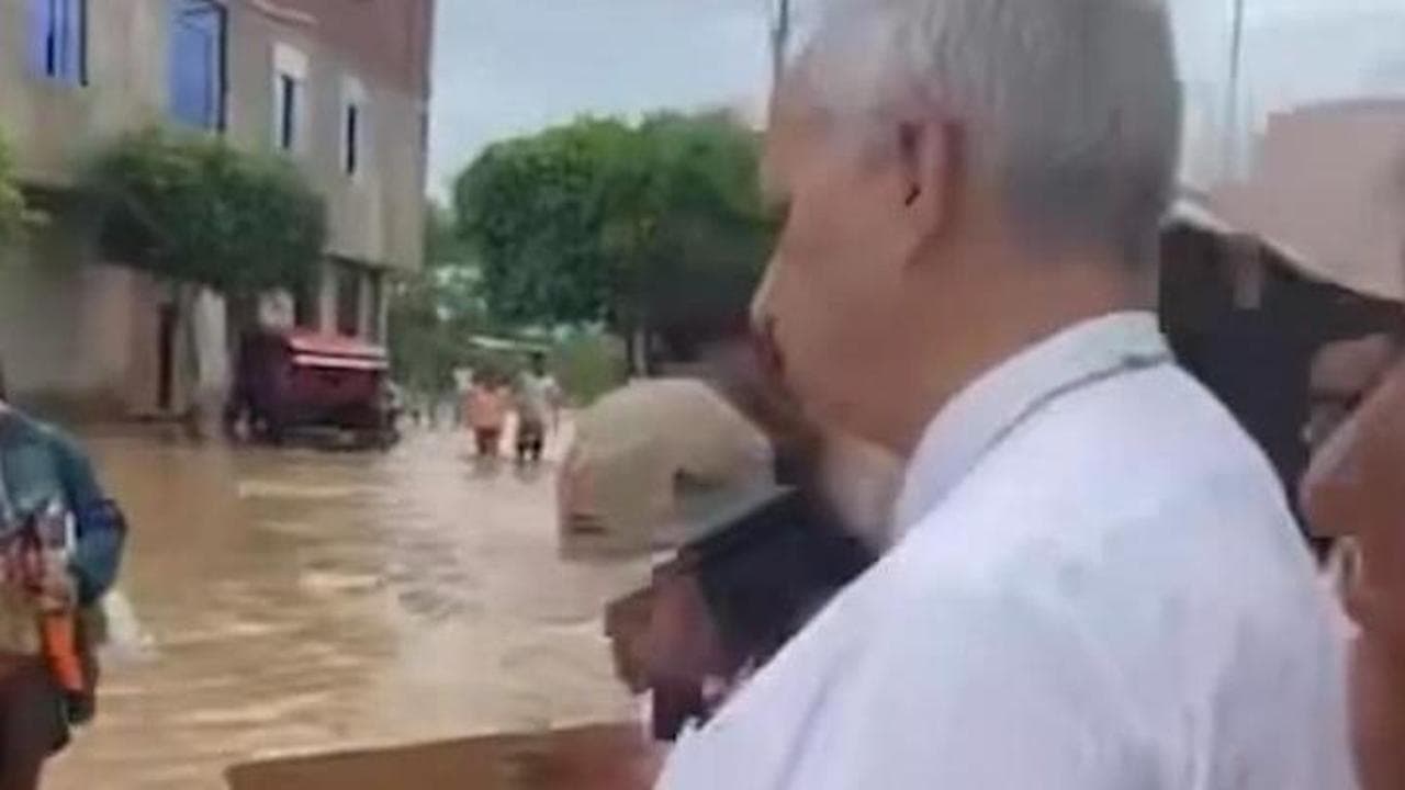 Papa Leone: nel 2023 con i piedi nel fango durante un'inondazione in Perù