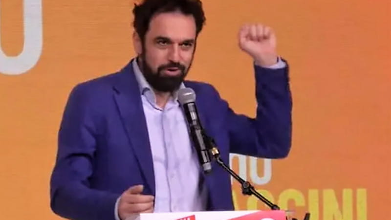 Dino Giarrusso alla convention di Bonaccini nel 2023