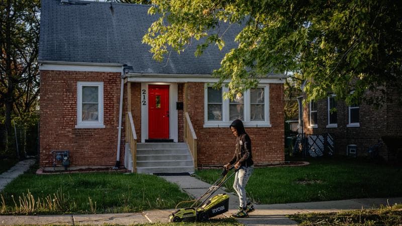 Chicago, droga e pistole nella villetta dell’infanzia di papa Leone: “Ora un segno di Dio”